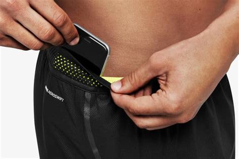 loopbroek nike heren|Waarom je hardloopshorts een zak voor je telefoon .